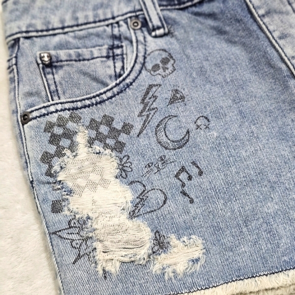 Indigo Distressed Denim Sketch Art Shorts – by Blackheart Hot Topic Sz 5 - Picture 3 of 9